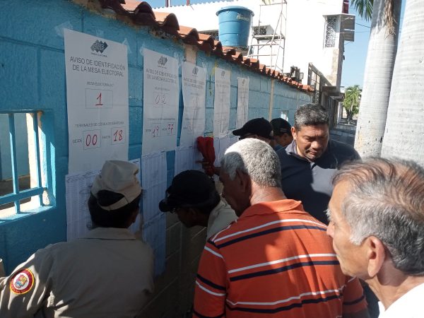 Votantes Escuela Básica Los Cerritos, Paraparal, Los Guayos.