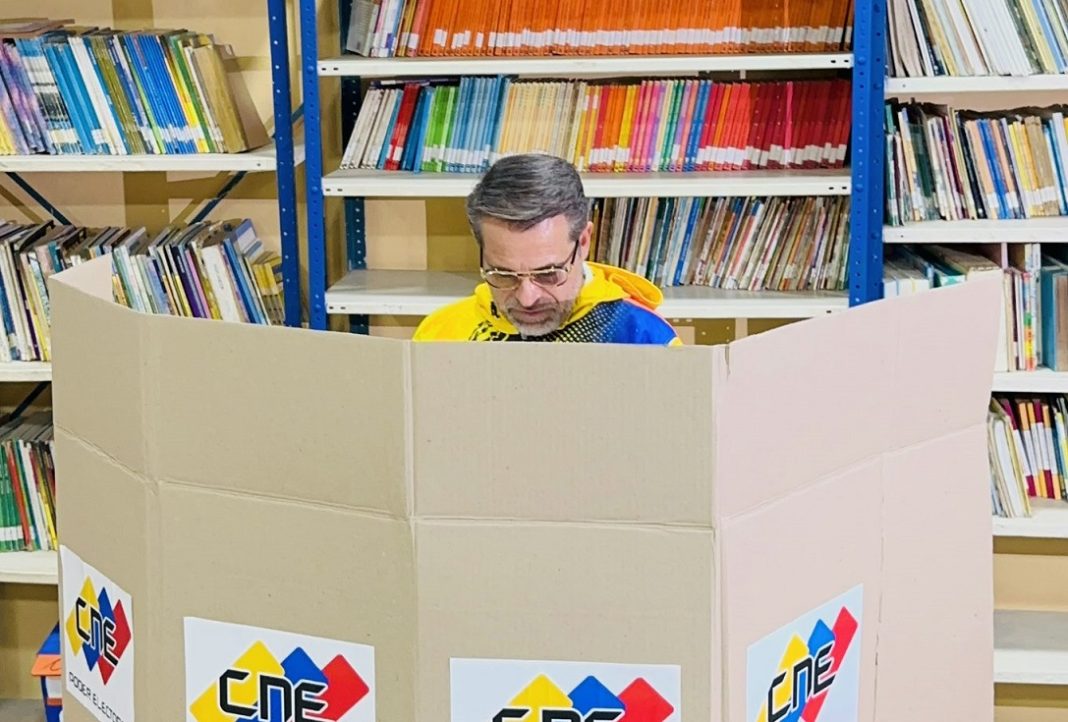 Lacava-referéndum consultivo-Esequibo-vota 2