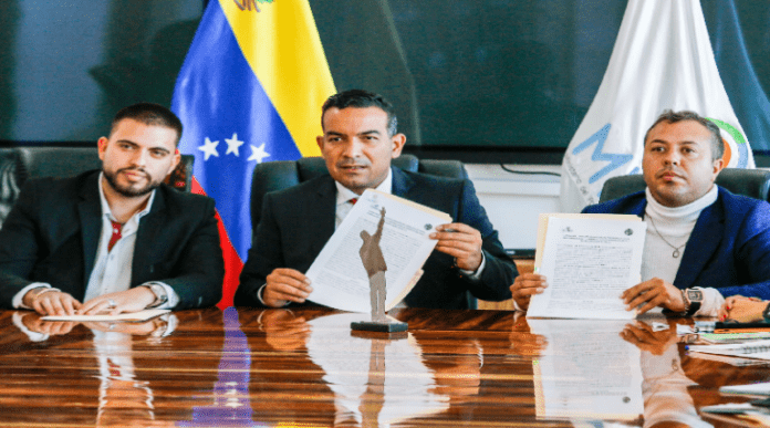 Firman alianza estratégica para preservar el cóndor andino