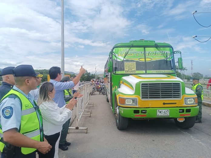 Venezuela-Colombia-2-696x522