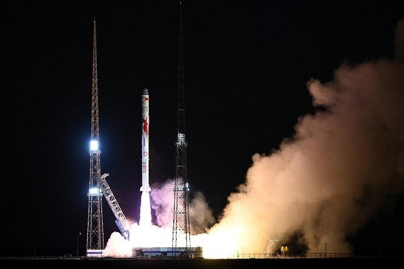 chin Cohete con tres satélites