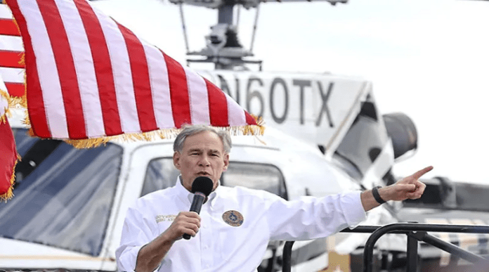 Gobernador de Texas firma ley que reprime a migrantes sin documentos