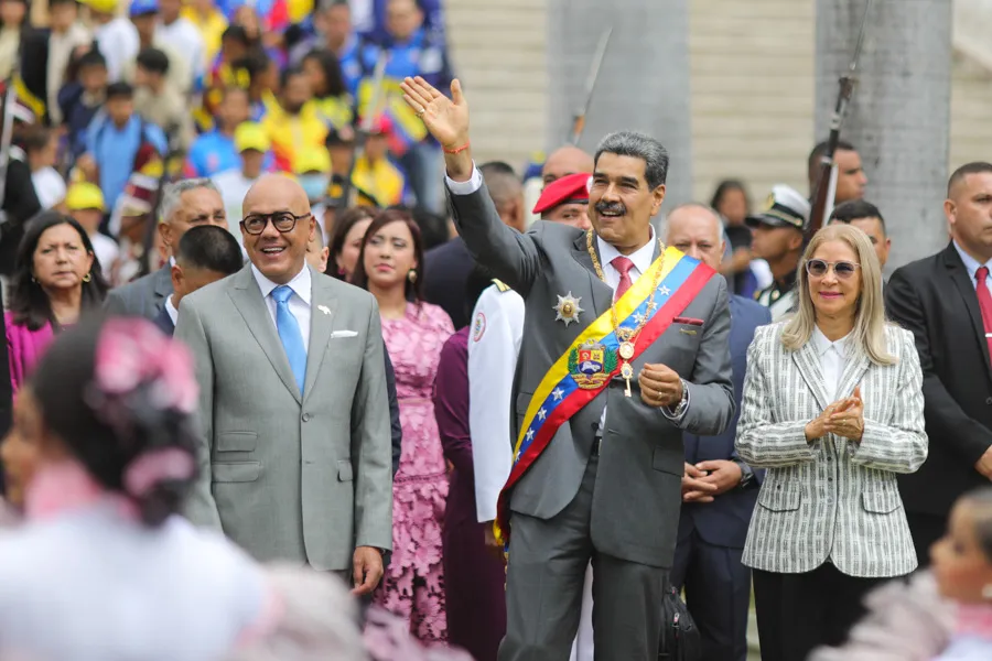 0630MG__1295-2_P_W Presidente Nicolás Maduro - Salario Mínimo $100
