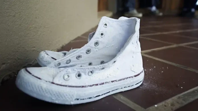 Tus zapatos deportivos blancos