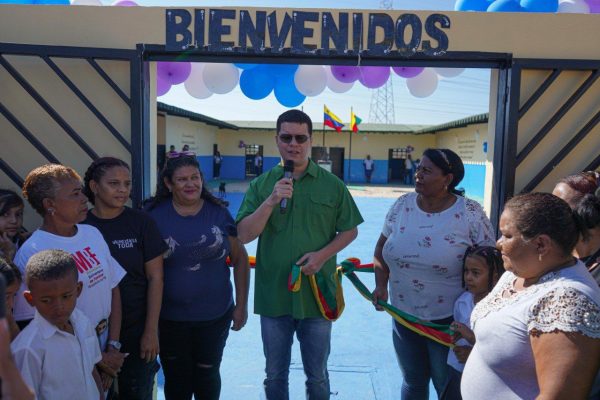 Alcalde Fuenmayor rehabilitó Escuela Básica Cacique Yavire de la parroquia Miguel Peña en Valencia (1)