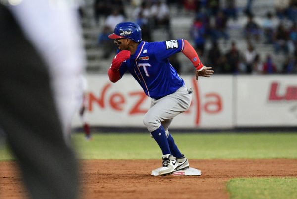 Danry Vásquez-Tiburones de La Guaira-campeones
