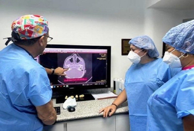 Implantes Implantes cocleares