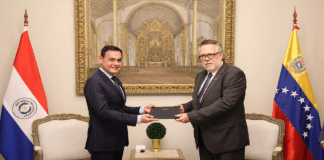 Embajador de Venezuela ante Paraguay presenta Copias de Estilo