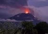 Volcán en erupción - Indonesia