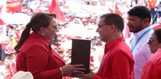 Honduras condecora al Pdte. Maduro con la Orden de Francisco Morazán
