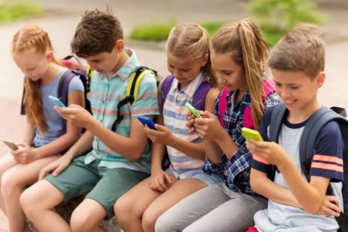 NIÑOS Las redes sociales
