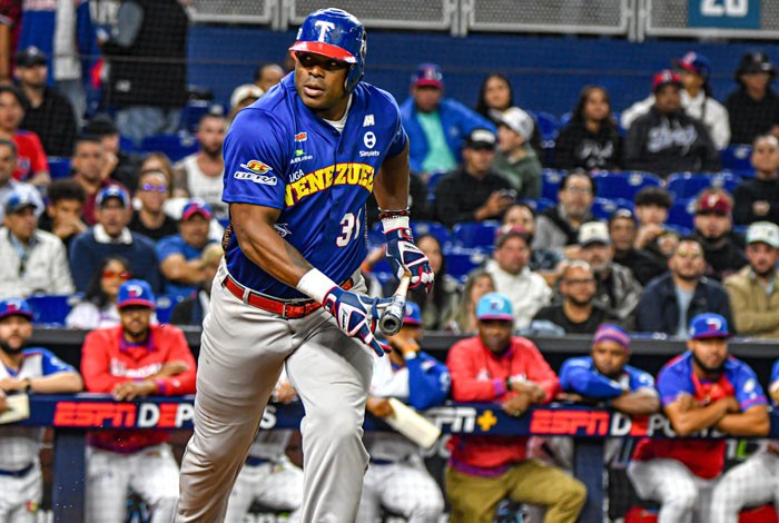 Tiburones de La Guaira-Serie del Caribe-Yasiel Puig Tiburones de La Guaira-Serie del Caribe-Yasiel Puig