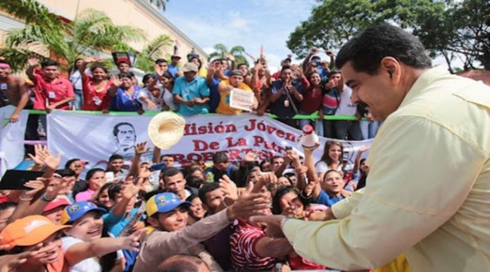 Pdte. Maduro destacó potencial de la juventud profesional en el país