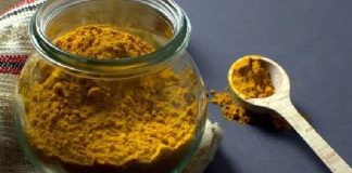 Consumir cúrcuma con pimienta