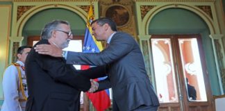 Pdte. de Paraguay recibe Cartas Credenciales de embajador Capella