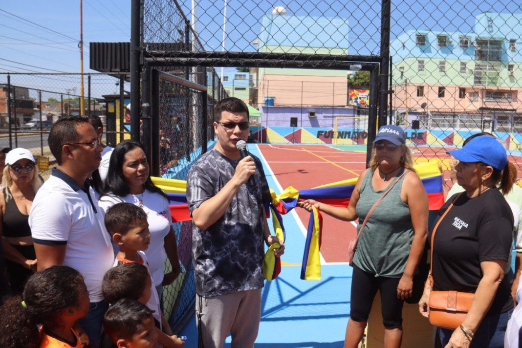 Alcalde Fuenmayor reinauguró canchas deportivas en las comunidades La Isabelica y Parcelas del Socorro de Valencia (3)