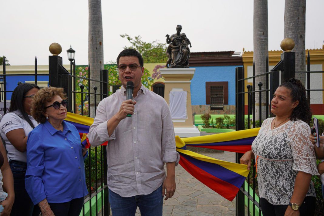 Alcalde Fuenmayor reinauguró plaza La Glorieta de la parroquia San Blas en Valencia (7)