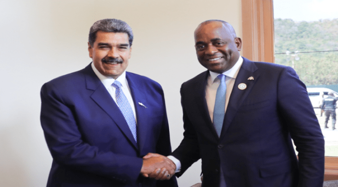 Pdte. Maduro se reúne con primer ministro de Dominica Roosevelt Skerrit Pdte. Maduro se reúne con primer ministro de Dominica Roosevelt Skerrit