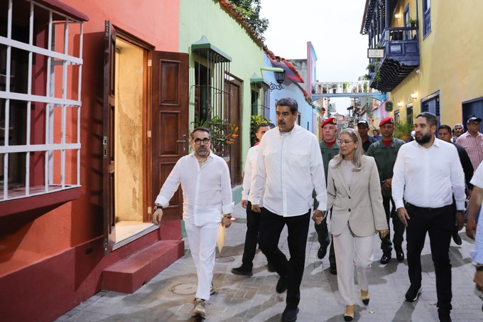 GIB0N_0XkAAQDMm Nicolás Maduro - pueblo carabobeño
