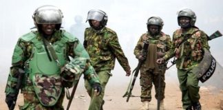 policías kenianos