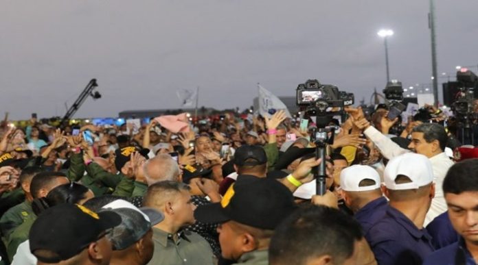 Presidente Maduro recibió el calor del pueblo de Puerto Cabello