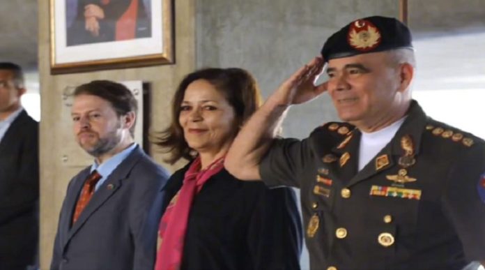 Ministro Padrino López recibe a embajadora de Brasil