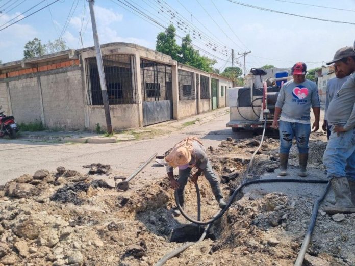 Los Guayos: Sustituyen colector en comunidad Esmeralda 1 sector El Roble Los Guayos: Sustituyen colector en comunidad Esmeralda 1 sector El Roble