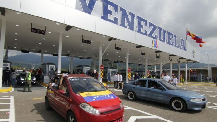 Venezuela extiende horario de tránsito por puentes fronterizos con Colombia