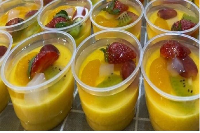 Gelatina de mango con kiwi