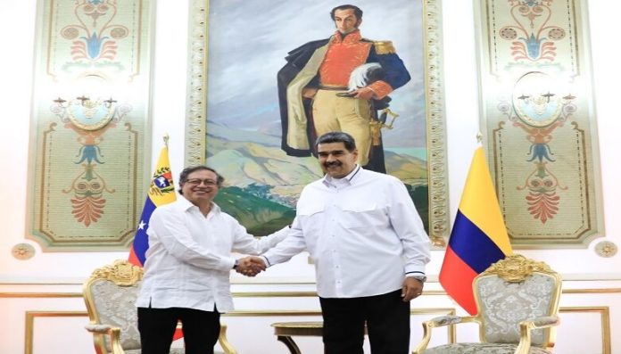Presidentes Maduro y Petro se reunen en Caracas