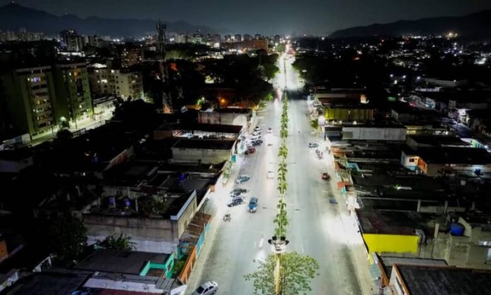 Naguanagua: Rehabilitan alumbrado de la Av. Universidad