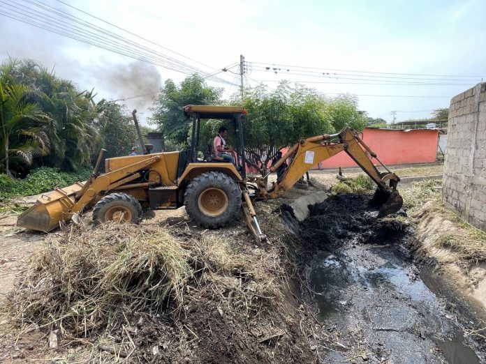 Los Guayos: Realizan saneamiento de canales y caños en varios sectores Los Guayos: Realizan saneamiento de canales y caños en varios sectores