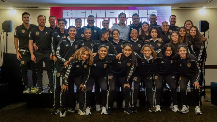 Vinotinto Femenina Sub-20 recibió emotiva bienvenida
