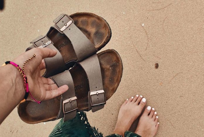 las huellas de tus sandalias