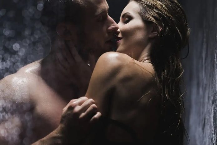 Ventajas de las posturas sexuales en la ducha
