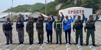 Embarcación retenida por traficar cocaína