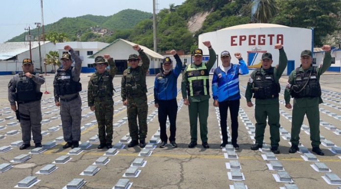 Autoridades venezolanas y francesas Embarcación retenida por traficar cocaína