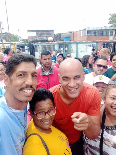 En el casa a casa los voluntarios y voluntarias se despliegan en las comunidades