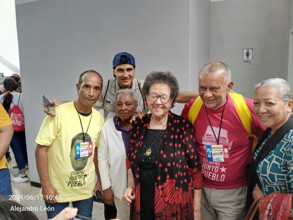 La dirigente guerrillera aría León estuvo presente en el Encuentro Intergeneracional del Psuv Carabobo