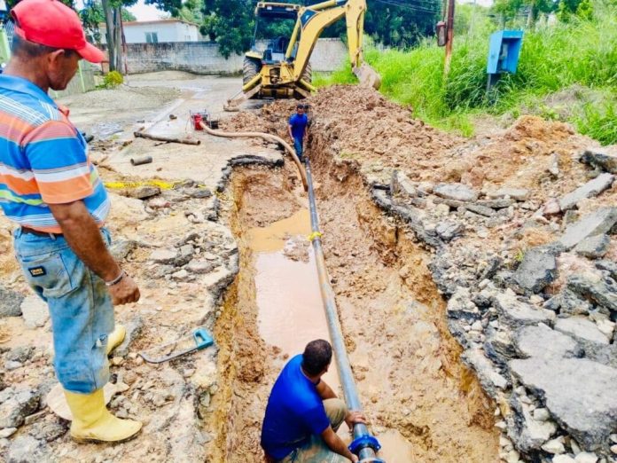 Morón: Reparación de tubería en Colinas de Pequiven