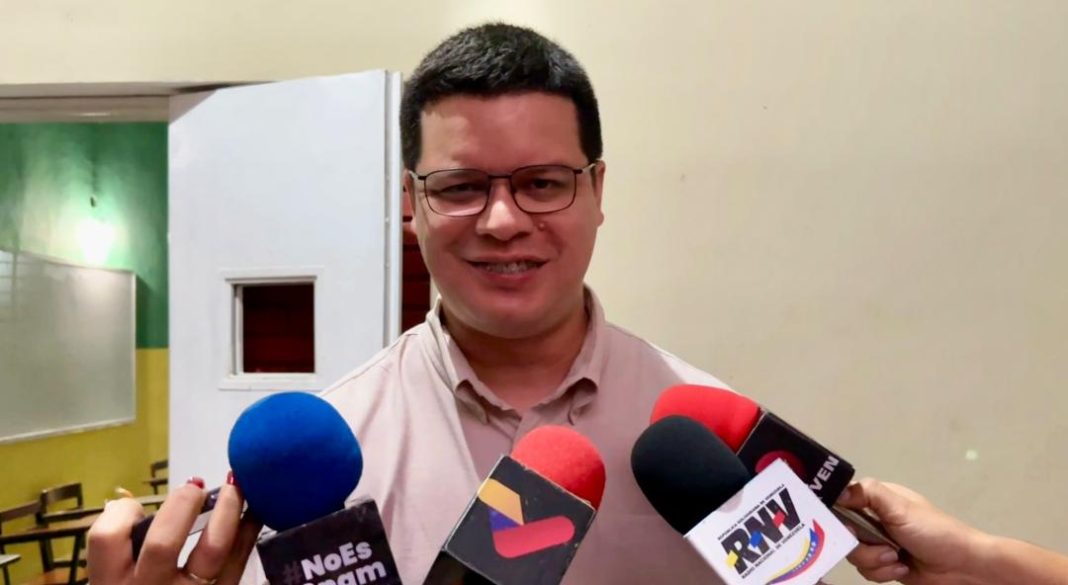 Fuenmayor ejerció su derecho legitimo al voto en el Liceo Pedro Gual de Valencia