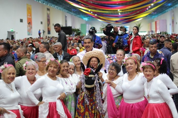 Maduro - credito para los abuelos abuelos