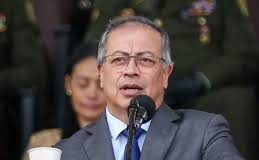 Petro anuncia "cambios tácticos"