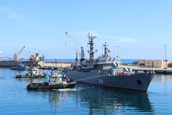 Buque escuela ruso arriba al puerto de La Guaira