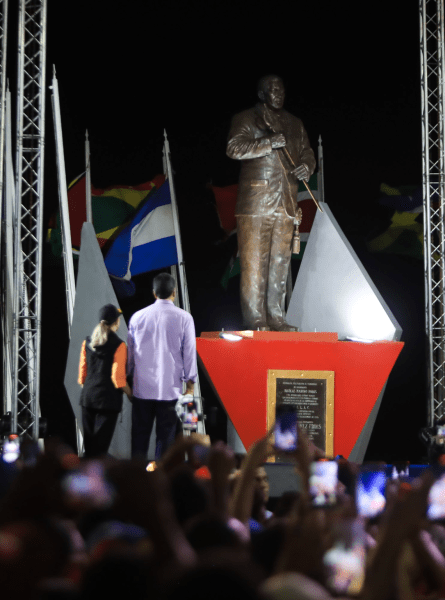estatua chavez
