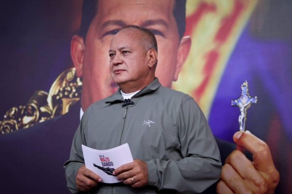 Diosdado Cabello - Con el Mazo Dando