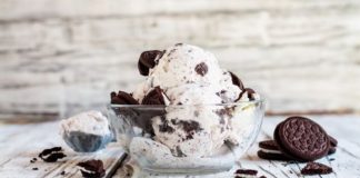 Helado de galleta