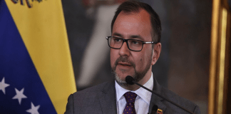 Yván Gil Conspiración