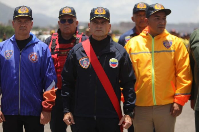 Bomberos reciben ascensos