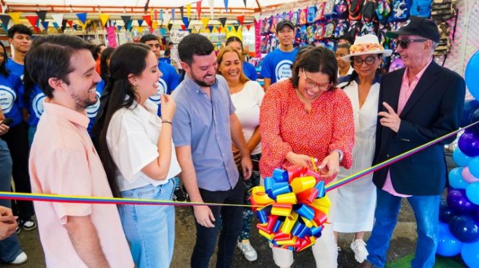 Alcaldesa-Ana-Gonzalez Feria Escolar